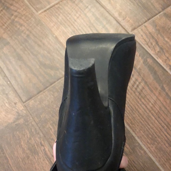 Black boots - Picture 4 of 5